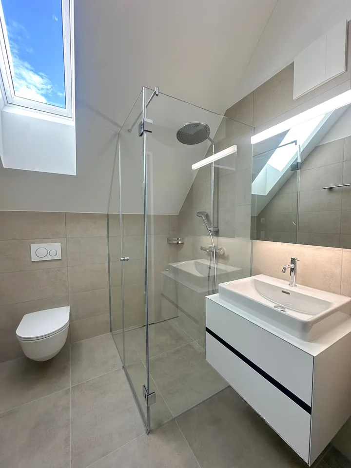 With the elevator directly into the apartment - spacious attic maisonette in front of Zurich's gates – photo 10 of 17