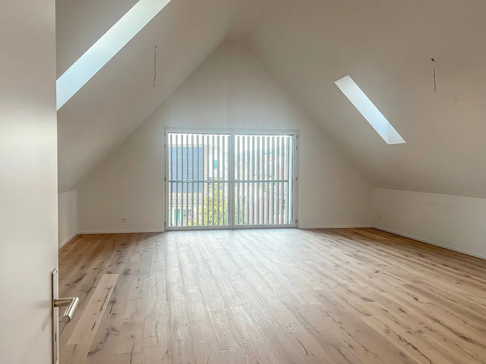 With the elevator directly into the apartment - spacious attic maisonette in front of Zurich's gates – photo 11 of 17