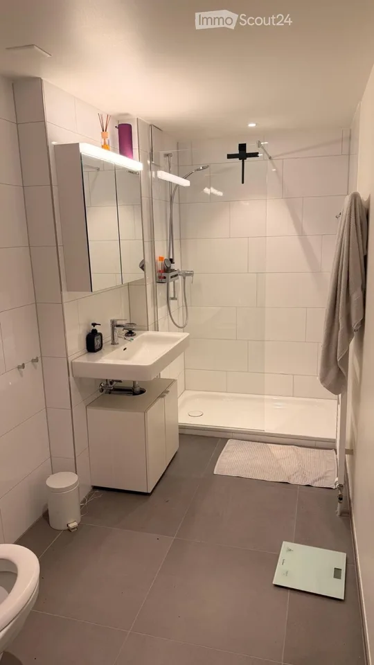 Moderne 2.5Zimmer Wohnung zu vermieten inkl Tiefgarage – Foto 3 von 5