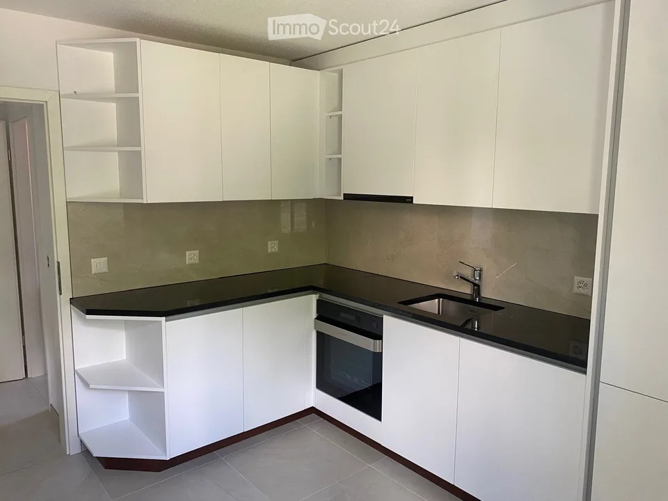 Top-Aussicht & Stadtnah: Frisch renovierte 3.5-Zi.-Wohnung – Foto 4 von 5