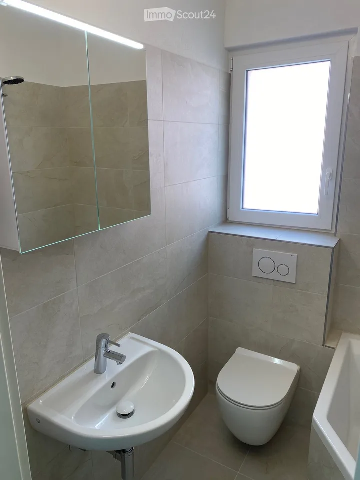 Top-Aussicht & Stadtnah: Frisch renovierte 3.5-Zi.-Wohnung – Foto 5 von 5