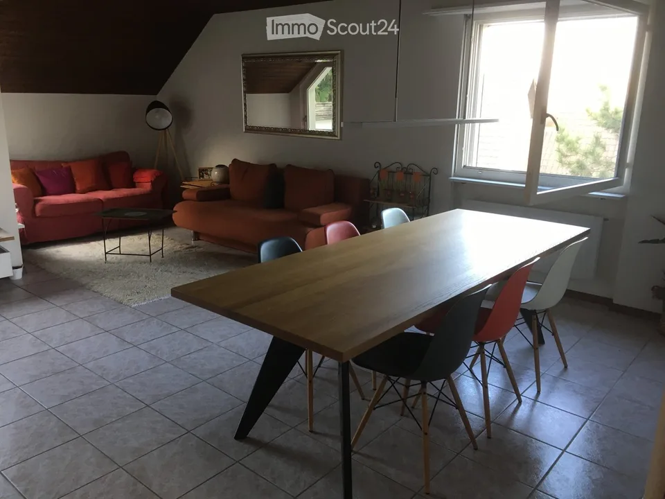 Renovierte helle 2.5. Zimmer Dachwohnung in Allschwil – Foto 2 von 5