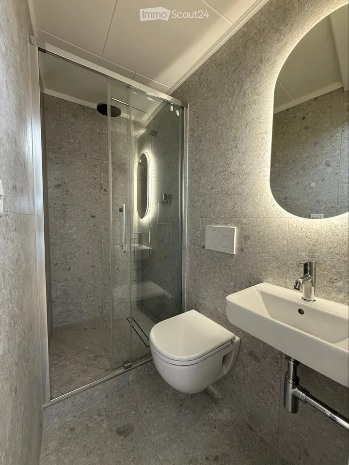 Appartement 2.5 pièces // 2.5 Zimmer-Wohnung – Foto 5 von 5