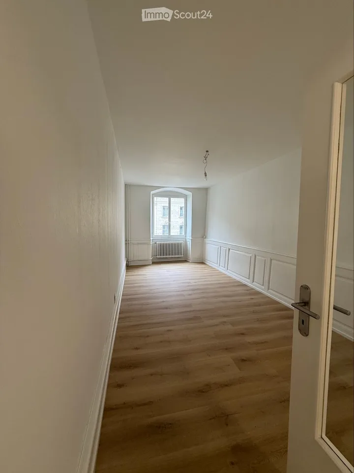 Appartement 2.5 pièces // 2.5 Zimmer-Wohnung – Foto 2 von 5