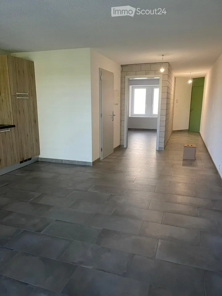 2,5 Zimmer mit überdachtem Balkon Boudevilliers – Foto 2 von 3