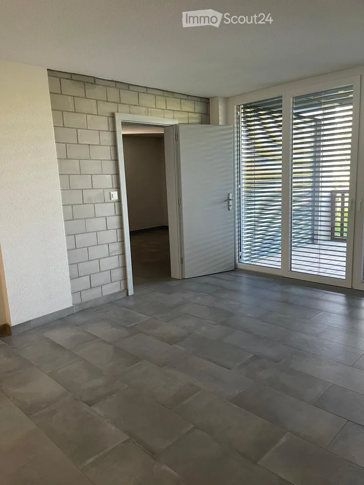 2,5 Zimmer mit überdachtem Balkon Boudevilliers – Foto 3 von 3