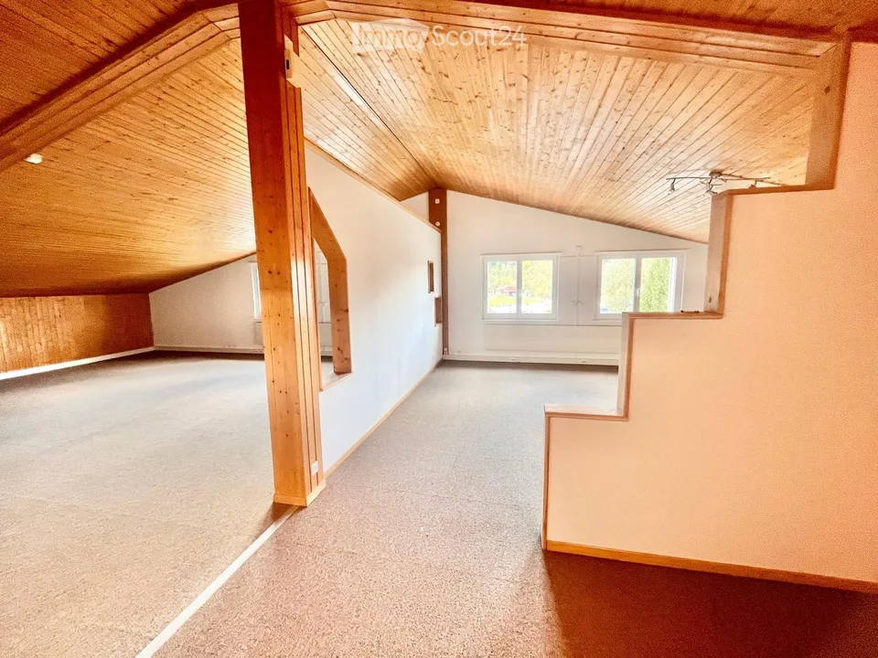 Grosszügige 3 Zimmer-Dachwohnung – Foto 2 von 5