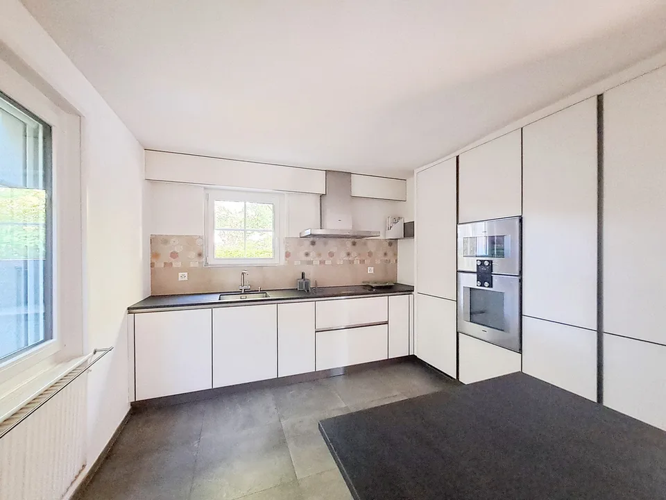 Casa indipendente di 7,5 locali con ampio giardino – foto 4 di 12