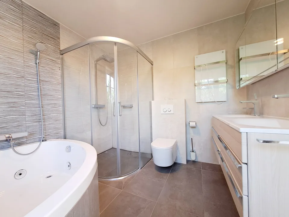 Casa indipendente di 7,5 locali con ampio giardino – foto 9 di 12