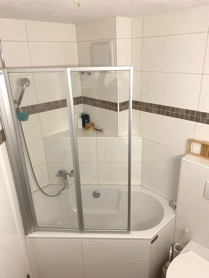 Charmantes 3.5-Zimmer-Wohnung mit Balkon und Pool in La Neuveville – Foto 7 von 10