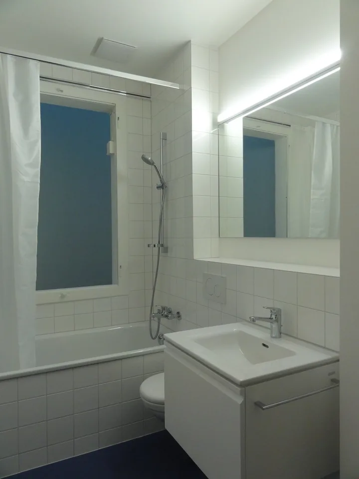 Large 3-room apartment ***old building*** – photo 2 of 9