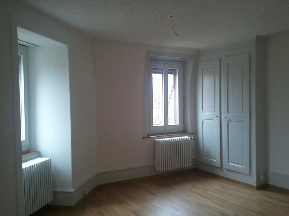 Large 3-room apartment ***old building*** – photo 4 of 9