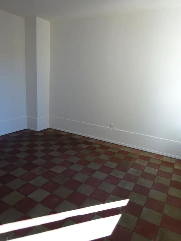 Large 3-room apartment ***old building*** – photo 8 of 9