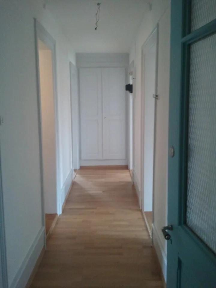 Large 3-room apartment ***old building*** – photo 3 of 9