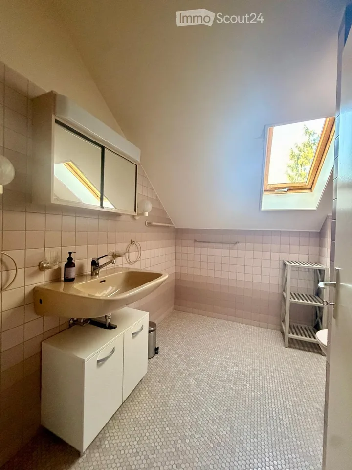 Möbliertes Apartment in Herrenhaus - befristete Dauer – Foto 4 von 5