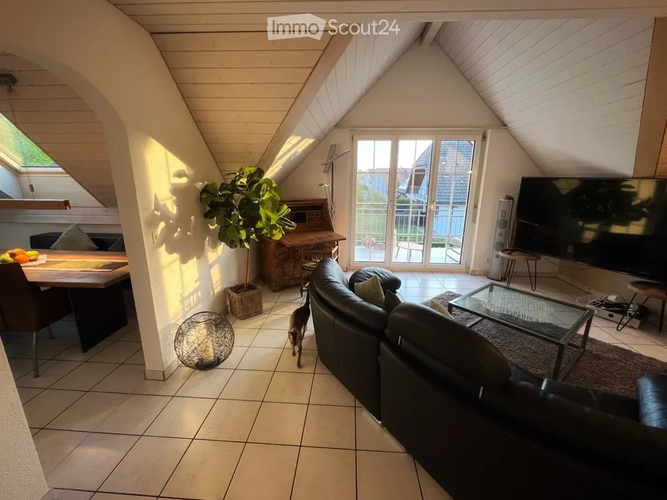 4.5 Zimmwer Dachwohnung in EFH nähe Aare – Foto 3 von 5