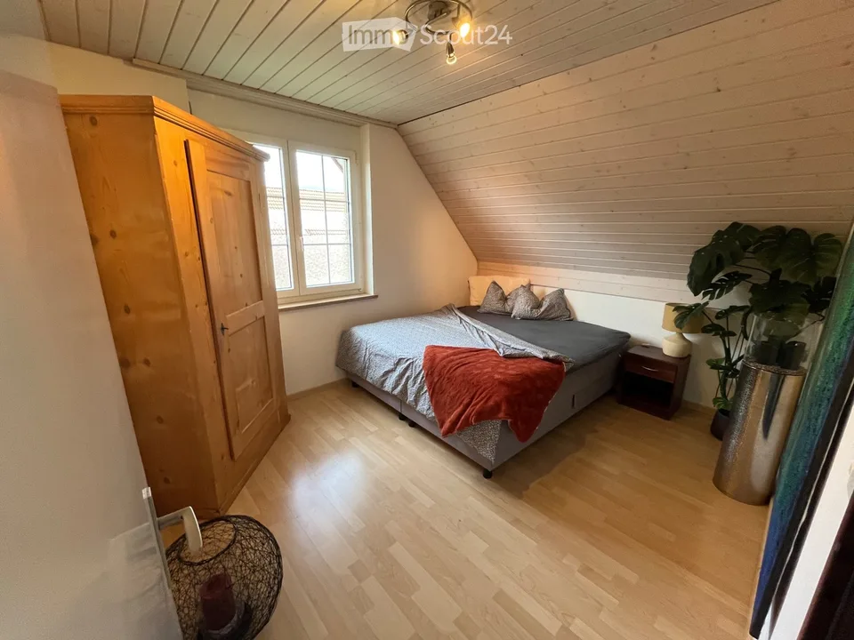 4.5 Zimmwer Dachwohnung in EFH nähe Aare – Foto 5 von 5
