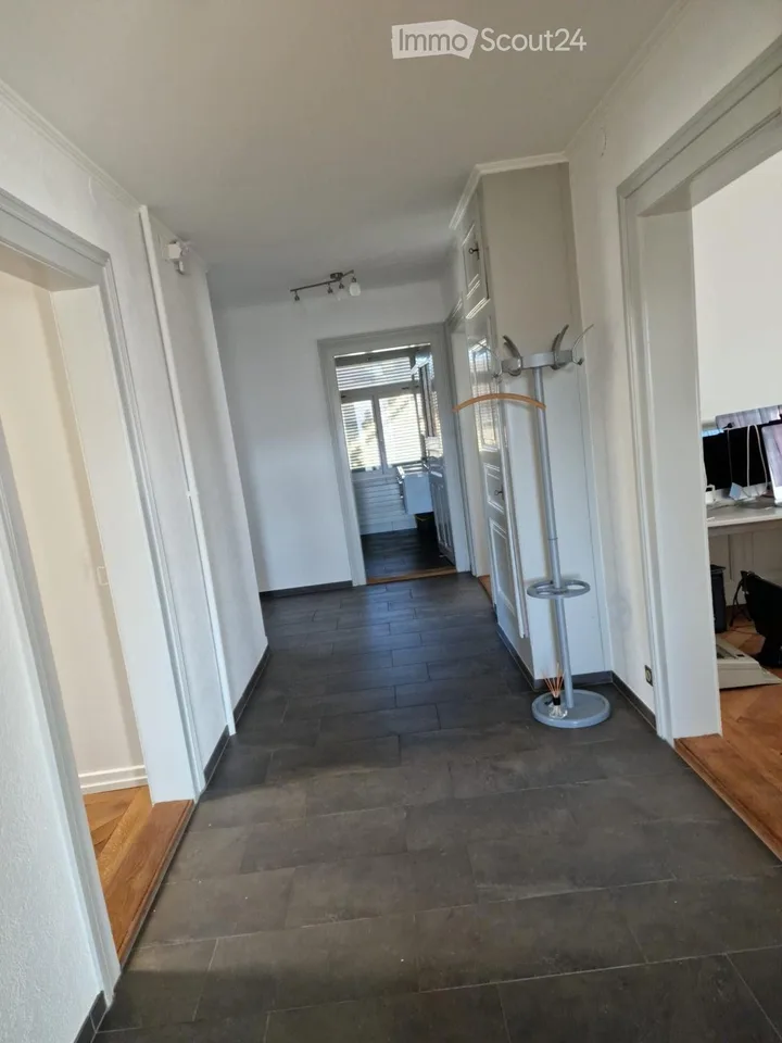 Grosszügige 4,5 Zimmer Wohnung – Foto 5 von 5