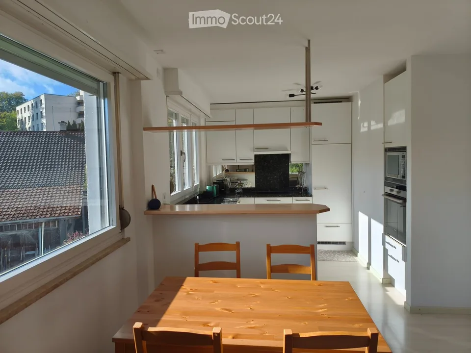 Helles 3.5-Zimmer-Apartment mit Balkon in Adliswil – Foto 2 von 5
