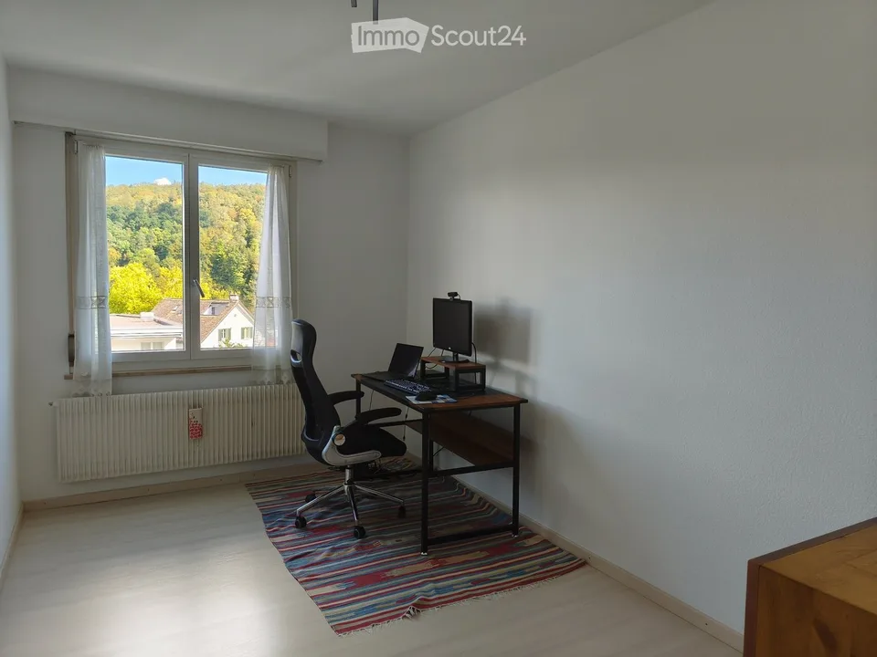 Helles 3.5-Zimmer-Apartment mit Balkon in Adliswil – Foto 5 von 5
