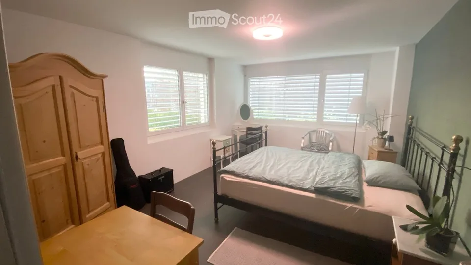 Grosses, helles Zimmer in Murten – Foto 2 von 2