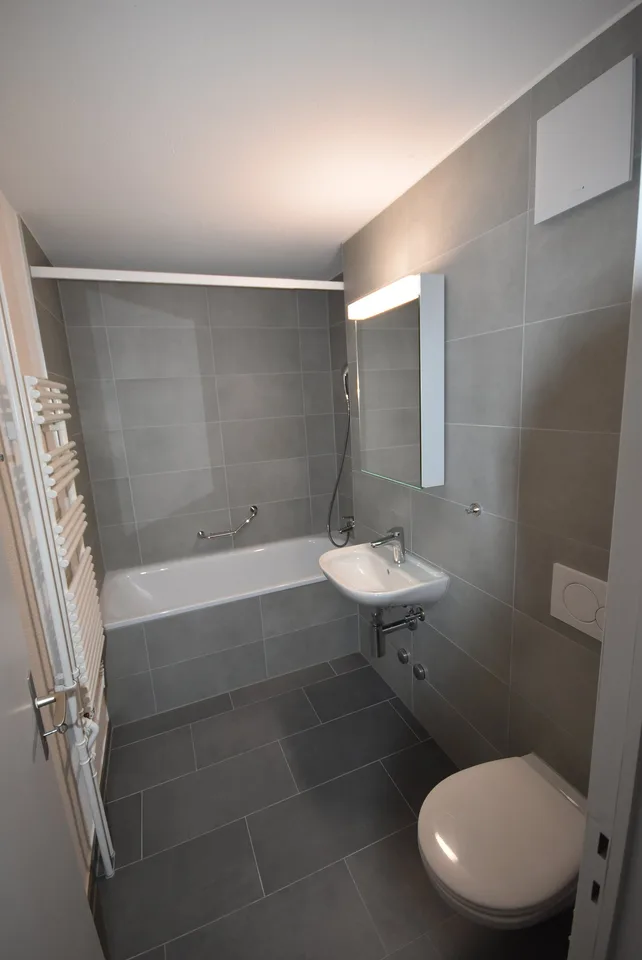 Appartement 4 pièces lumineux avec balcon à Hindelbank – photo 2 sur 7