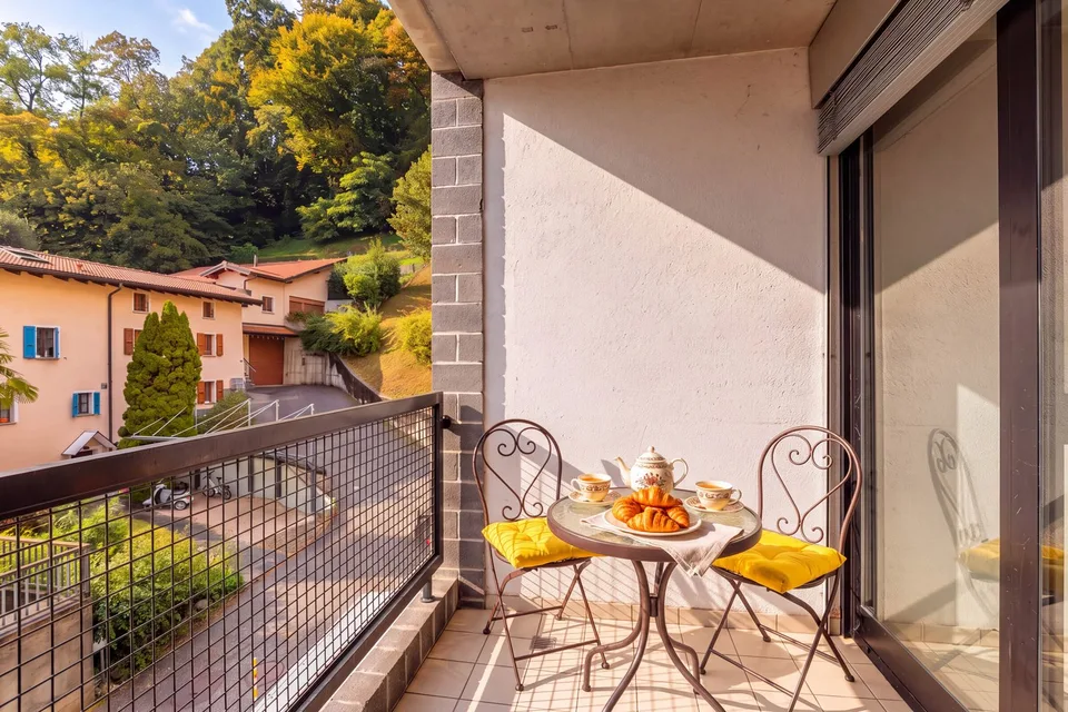 Mietwohnung 2.5 Zimmer möbliert mit Balkon in Canobbio – Foto 2 von 6