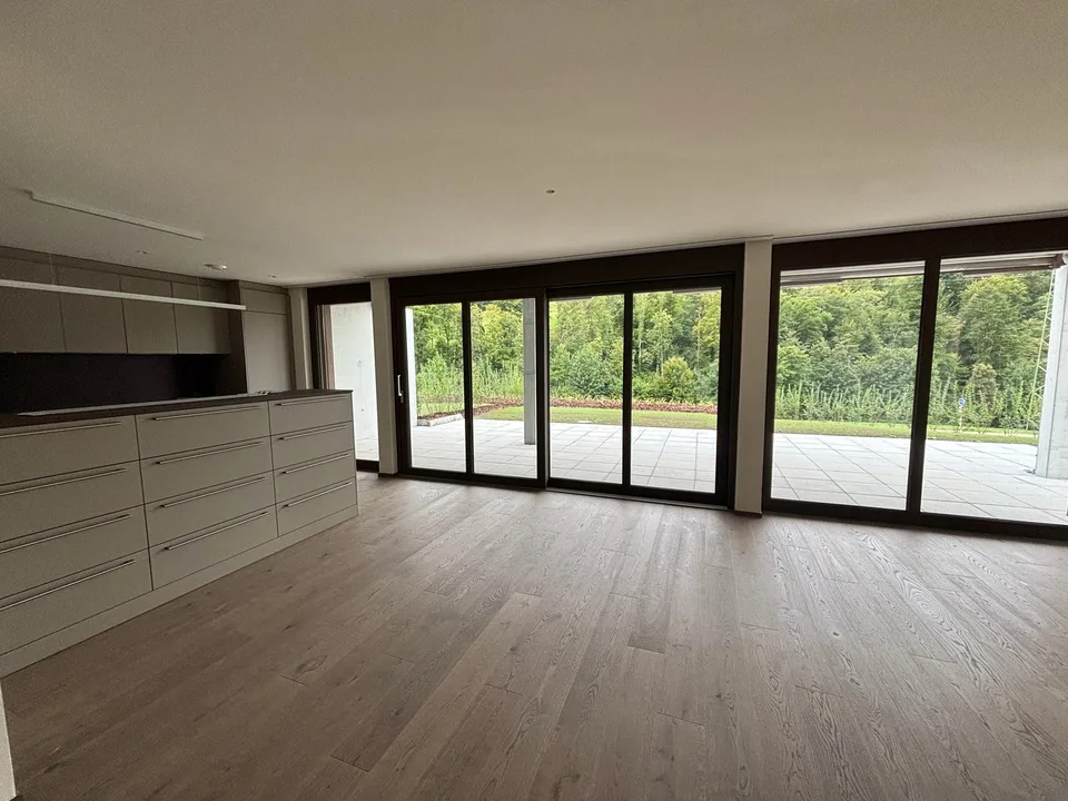 Ampio appartamento, quasi nuovo di 3,5 locali con giardino – foto 4 di 12