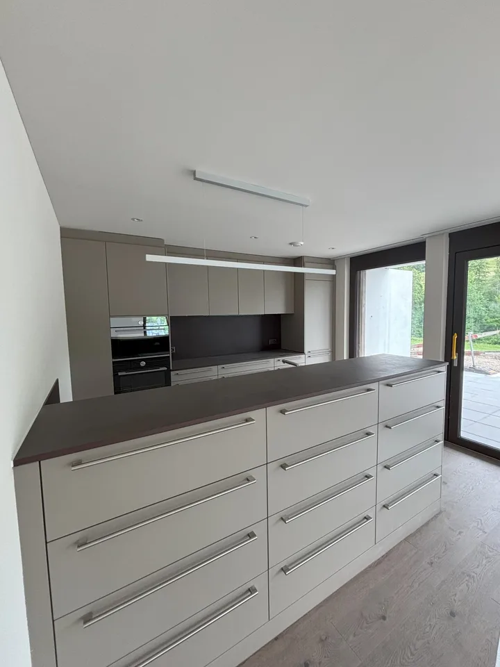 Ampio appartamento, quasi nuovo di 3,5 locali con giardino – foto 6 di 12