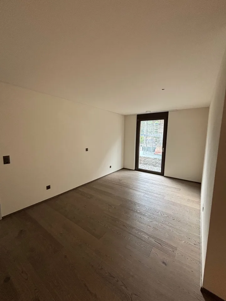 Ampio appartamento, quasi nuovo di 3,5 locali con giardino – foto 10 di 12