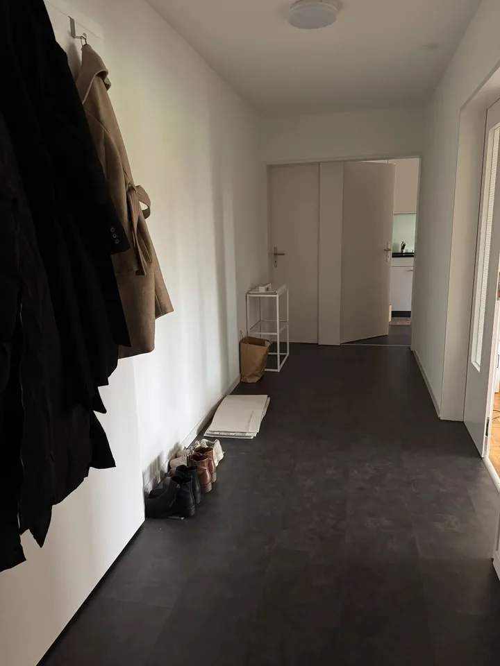 Bright and well-laid-out 2.5-room apartment in Zürich-Altstetten – Foto 8 von 13