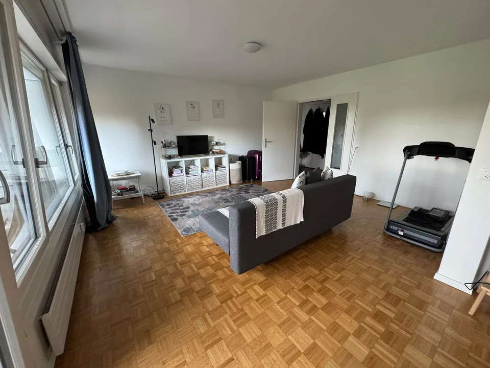 Bright and well-laid-out 2.5-room apartment in Zürich-Altstetten – Foto 2 von 13