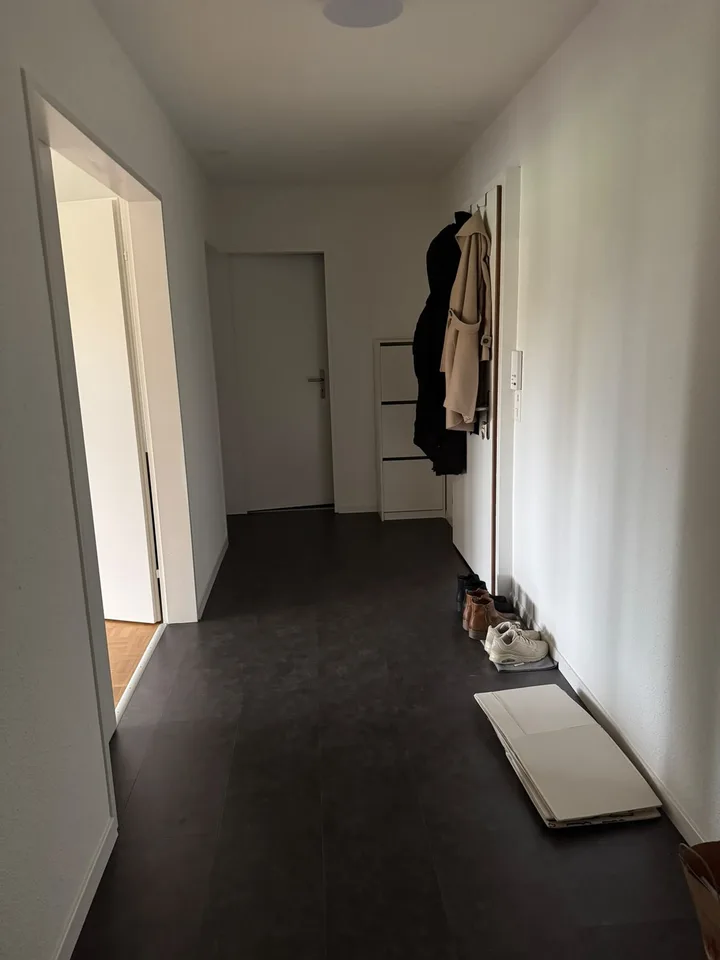Bright and well-laid-out 2.5-room apartment in Zürich-Altstetten – Foto 9 von 13