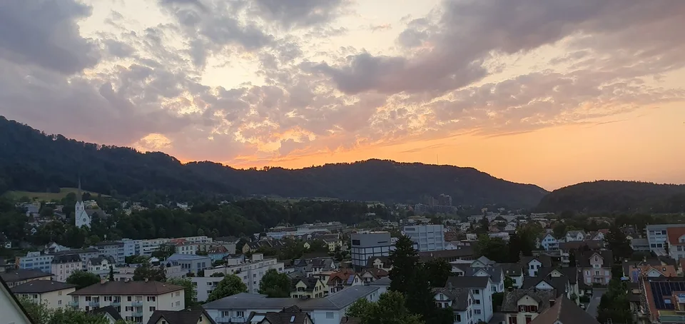 Exklusive 4-Zimmer-Attikawohnung mit traumhafter Aussicht über Adliswil und die Albiskette – Foto 2 von 13