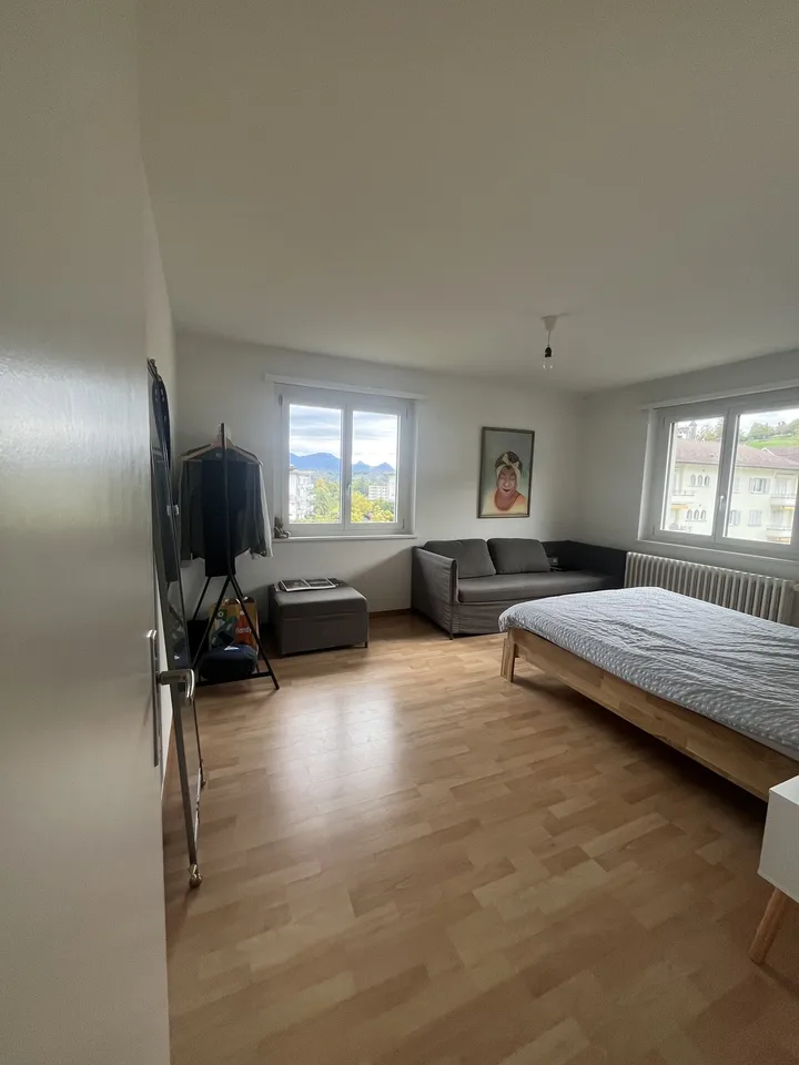 Helle 4-Zimmer-Wohnung mit 2 Balkonen und traumhafter Aussicht – Foto 2 von 4