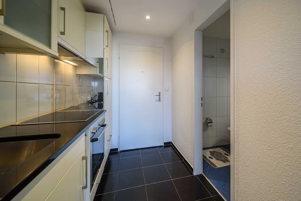 Renovierte und möblierte 1.5-Zimmer-Wohnung in Zug mit Seesicht – Foto 12 von 18