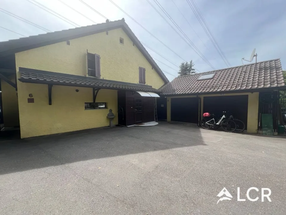 Schönes Haus von 5.5 Zimmern möbliert / 3 Schlafzimmer / 1 Badezimmer / 1 Terrasse / 2 Parkplätze / 1 großer privater Garten (kein Vis-à-vis) – Foto 2 von 11