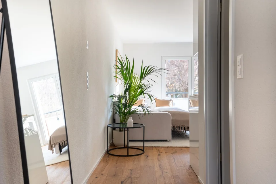 Wohnen auf Zeit Jan & Feb: Möblierte 2½ Zimmer mit Balkon & Parkplatz – Foto 6 von 13