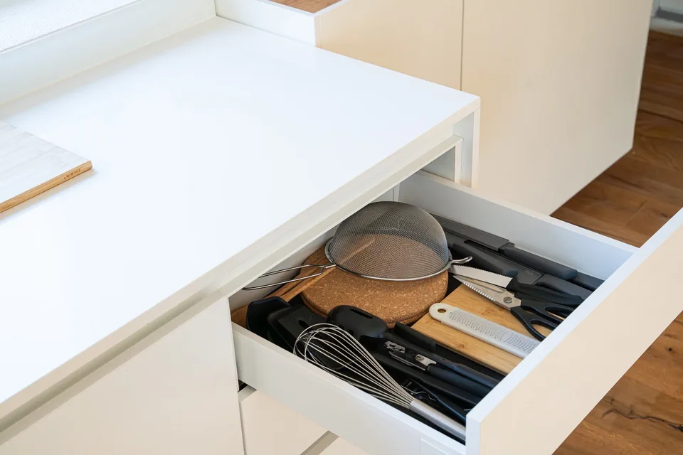 Wohnen auf Zeit Jan & Feb: Möblierte 2½ Zimmer mit Balkon & Parkplatz – Foto 9 von 13