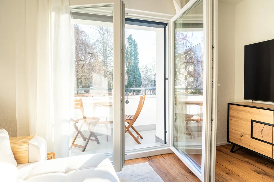 Wohnen auf Zeit Jan & Feb: Möblierte 2½ Zimmer mit Balkon & Parkplatz – Foto 5 von 13