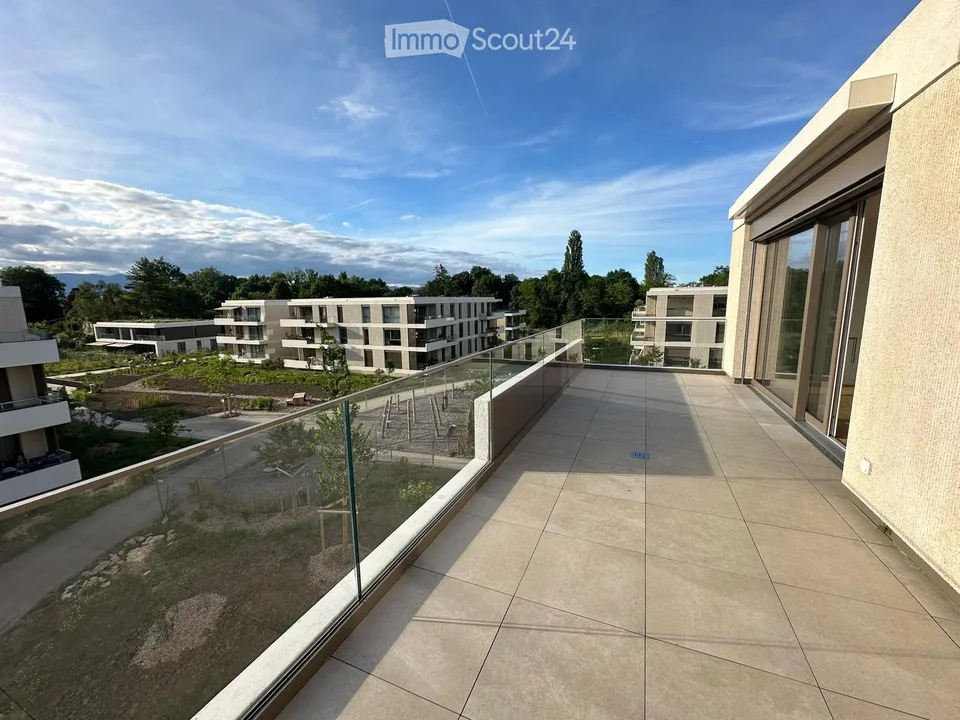 Helles und ruhige 3-Zimmer-Dachgeschosswohnung mit Terrasse in Troinex - Kurzzeitmiete bis Juni 2027 – Foto 4 von 13