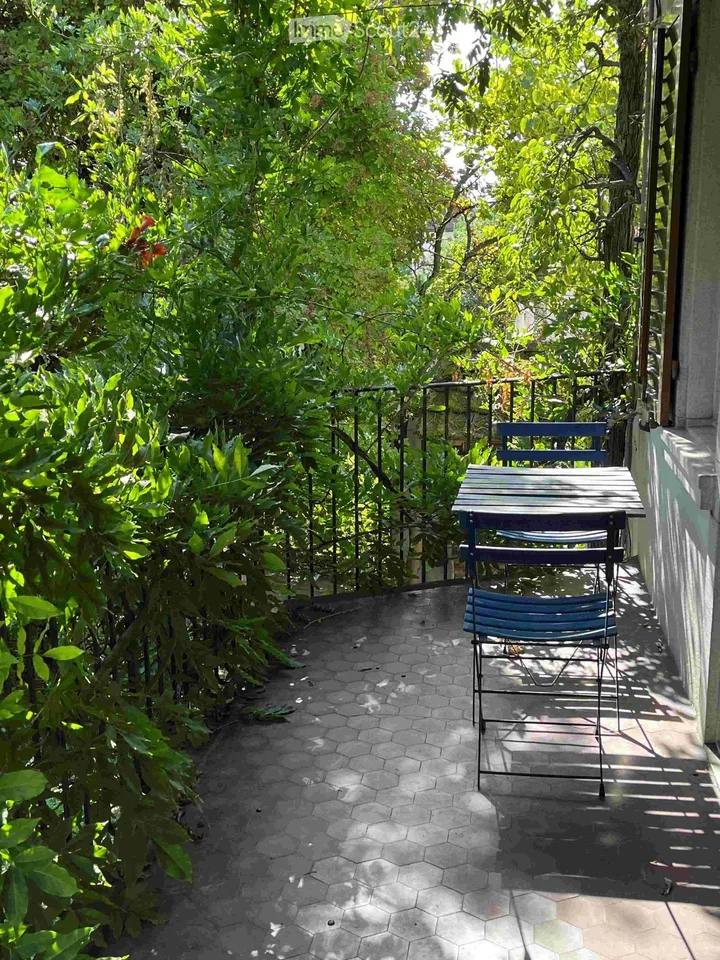 Wohnen wie im eigenen Haus: privater Garten, Cheminée und Altbaucharme – Foto 7 von 11