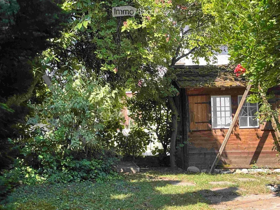 Wohnen wie im eigenen Haus: privater Garten, Cheminée und Altbaucharme – Foto 8 von 11