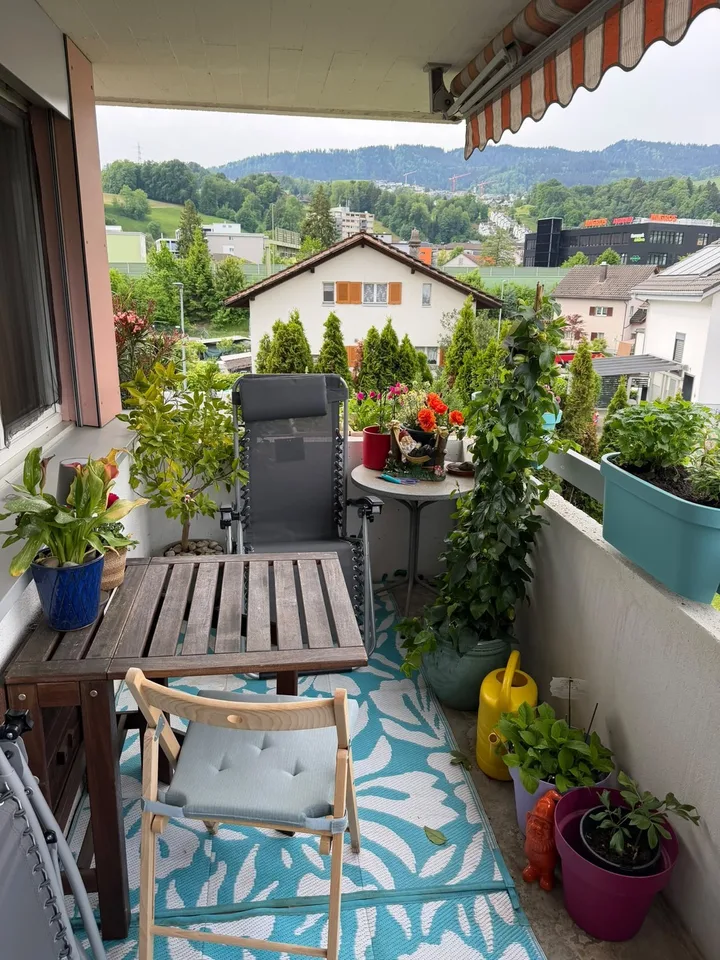 Grosses WG-Zimmer mit Balkon in Wollerau – Foto 4 von 4