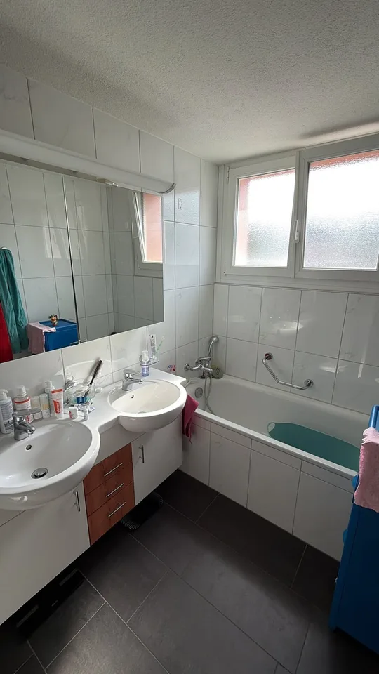 Grosses WG-Zimmer mit Balkon in Wollerau – Foto 2 von 4