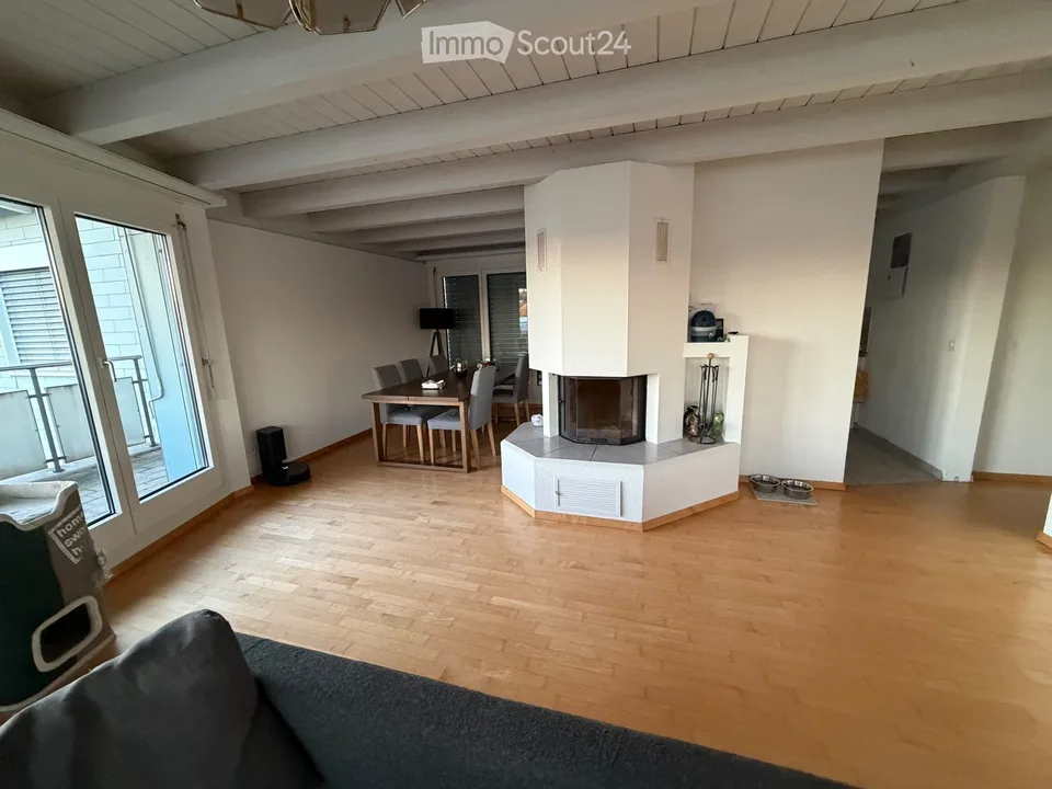 Chambre lumineuse avec salle de bain privée et accès au balcon – Colocataire recherché – photo 3 sur 5