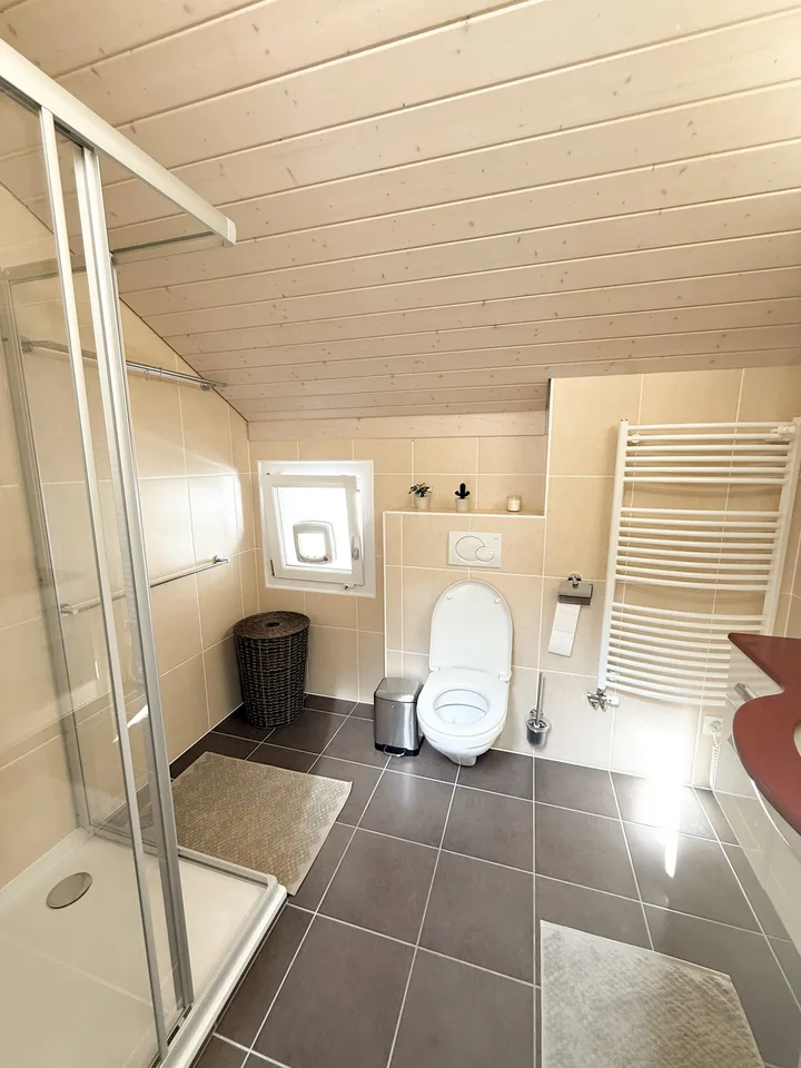 🏡 Prächtiges Zimmer in einer Wohngemeinschaft in einer Villa in Romanel – CHF 1'200.–/Monat, alles inklusive! – Foto 4 von 9
