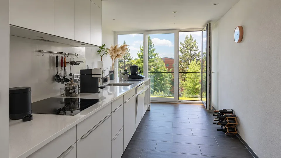 Moderne möblierte 4.5-Zimmer-Wohnung mit Aussicht in Zug – Foto 6 von 17