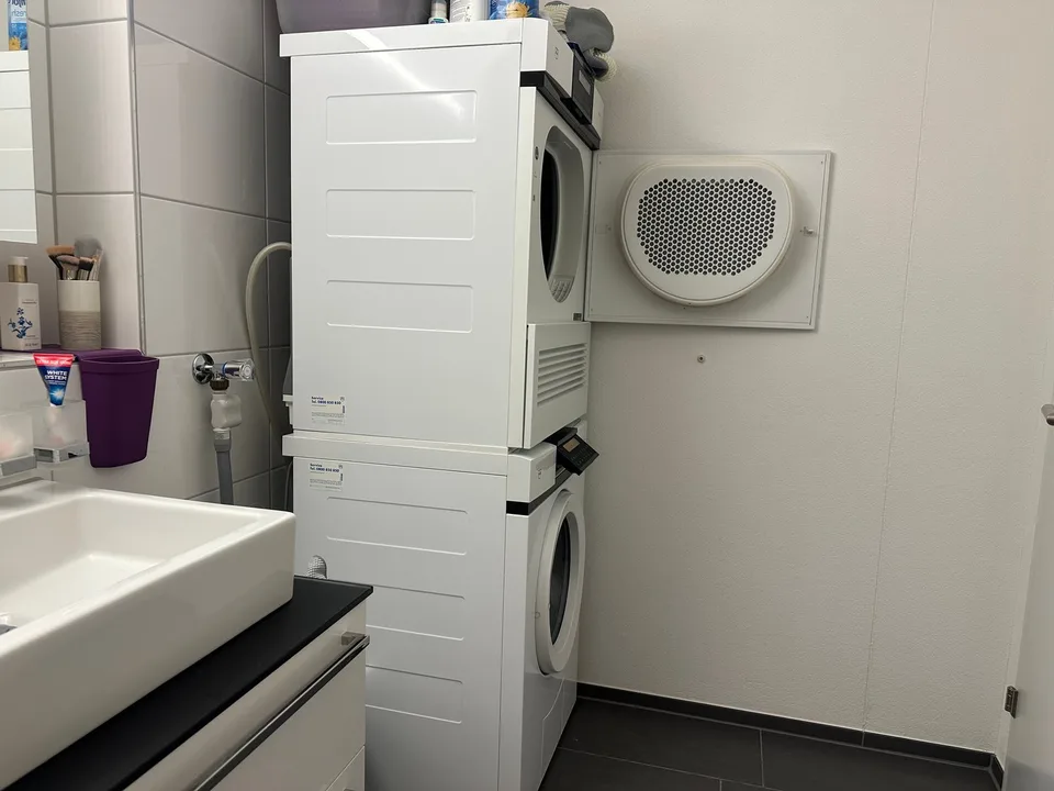 Moderne möblierte 4.5-Zimmer-Wohnung mit Aussicht in Zug – Foto 10 von 17