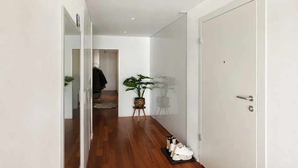 Moderne möblierte 4.5-Zimmer-Wohnung mit Aussicht in Zug – Foto 15 von 17